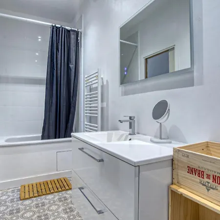 2 Bedroom Awesome In Holiday home