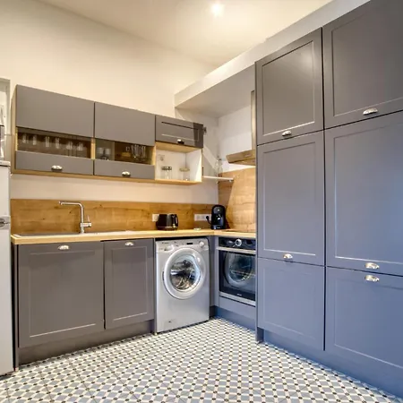 2 Bedroom Awesome In *