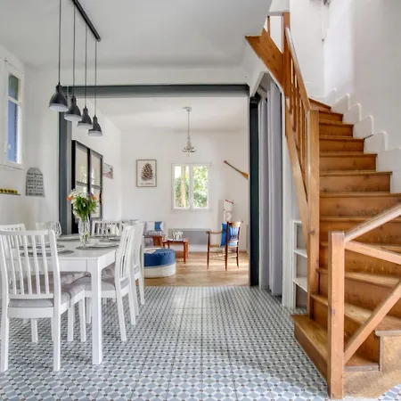 2 Bedroom Awesome In Royan