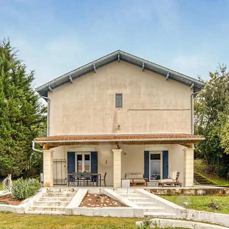 Holiday home 2 Bedroom Awesome In Royan
